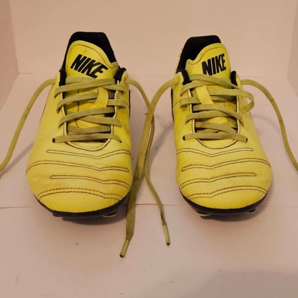 Youth Nike Tiempo Soccer Cleats Size 4.5 Neon Yellow/Green & Black